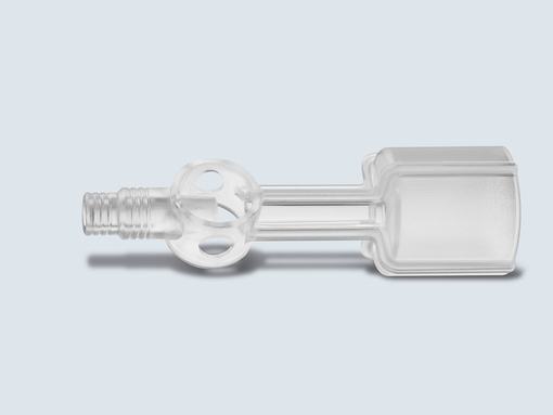 Eine transparente, gläserne Pipette mit runder Öffnung und einer rechteckigen Basis. Die Pipette hat einen schmalen, geraden Hals und eine geschlossene Spitze. Sie liegt auf einem hellen Hintergrund.