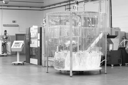 Extrusion blow moulding machine for the production of Redon bottles Extrusion blow moulding machine for the production of Redon bottles
