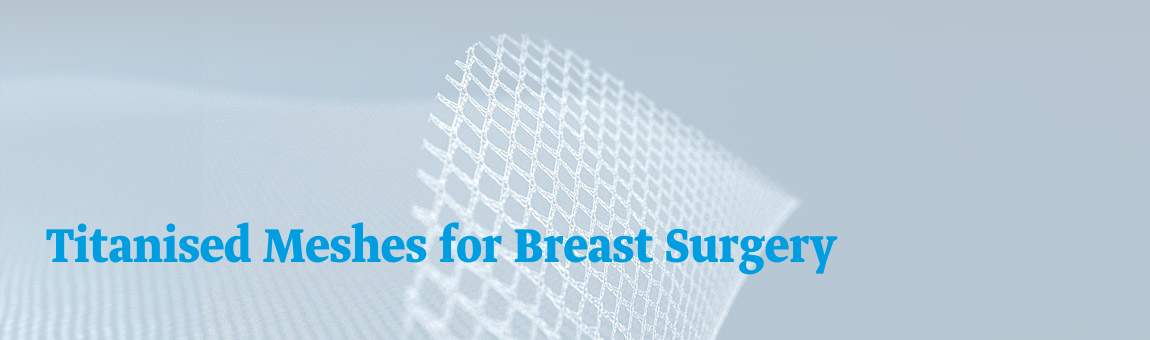 Eine titanisierte Netzstruktur wird gezeigt, die für die Brustchirurgie verwendet wird. Der Hintergrund ist hell und die Netzstruktur ist transparent und filigran. Der Text hebt die Anwendung des Materials im medizinischen Bereich hervor.